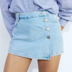 ZARA light blue Denim skort. High waist and belt loops.